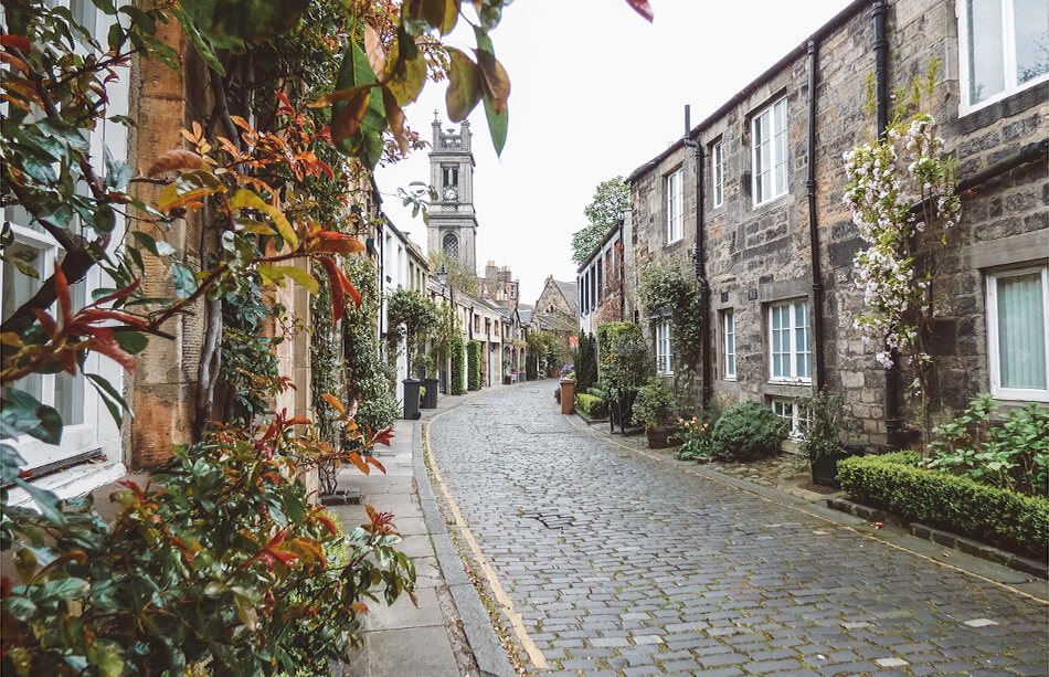 Cobbled street of Circus Lane in Edinburgh