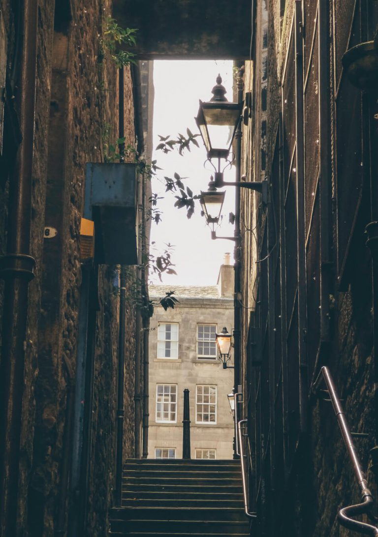 self walking tour edinburgh