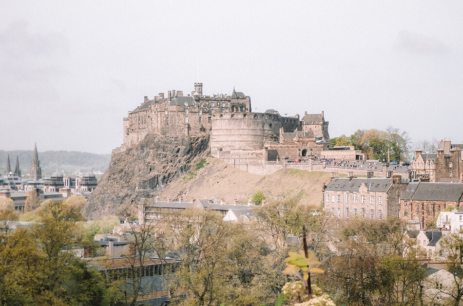 Roadtrip Scotland: View of Edinburgh Castle from the Scottish National Museum