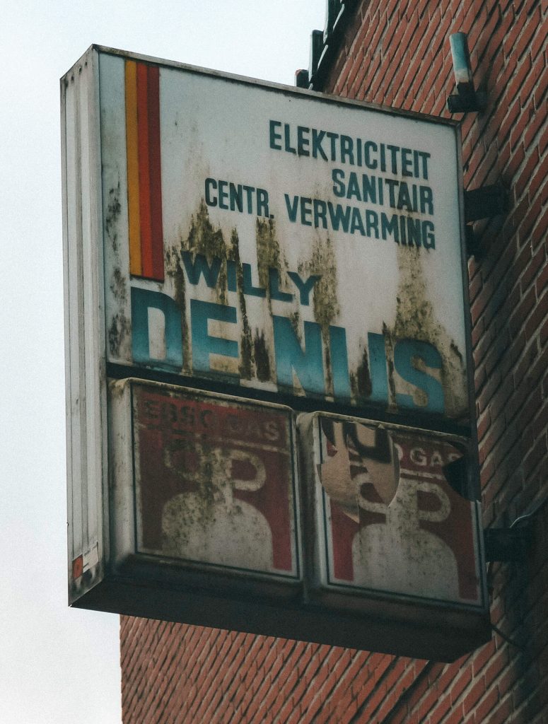 Abandoned shops in Doel