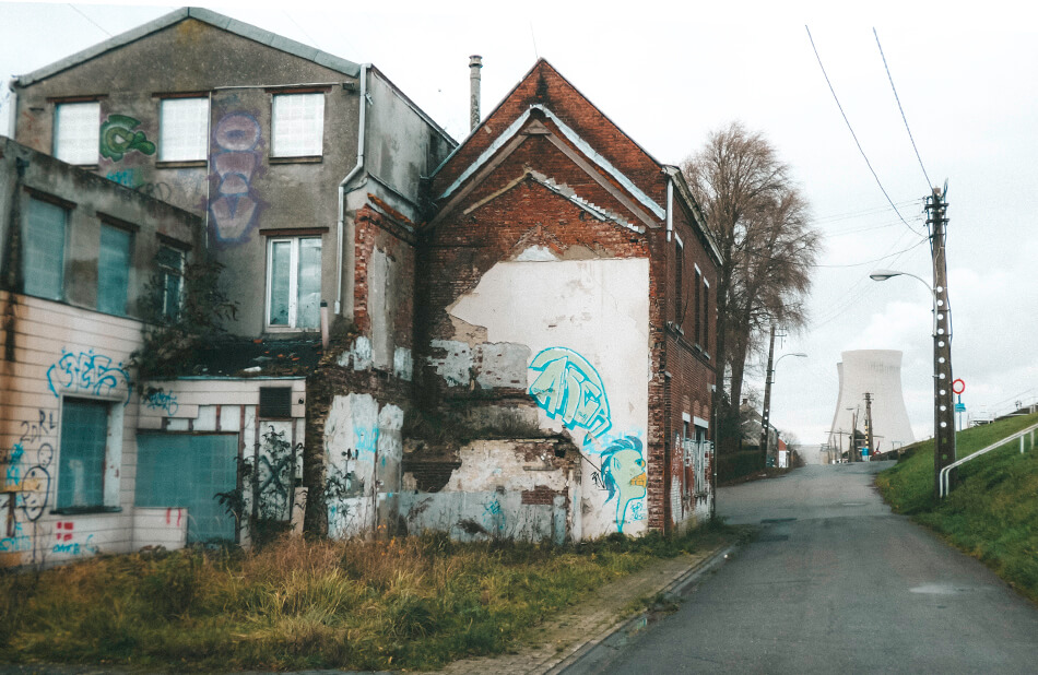 Doel dorp mag dan wel verlaten zijn, het is een waar openluchtmuseum voor street-art lovers!