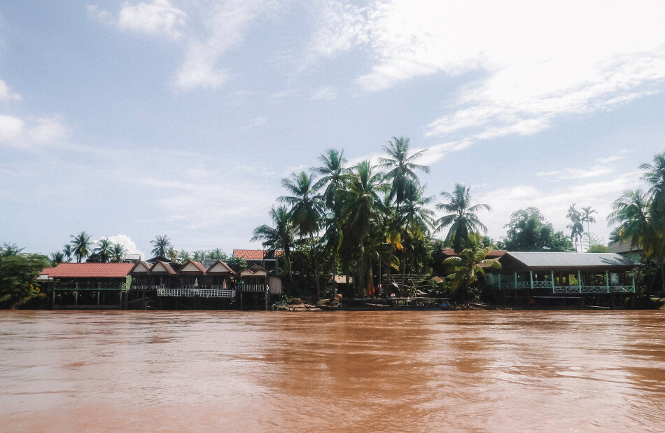 River shore of Don Det island