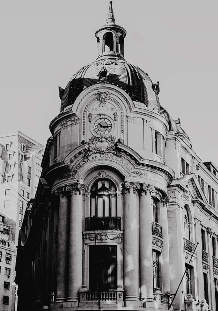 Wait, are we in Paris or in Santiago? Gorgeous stockexchange building.