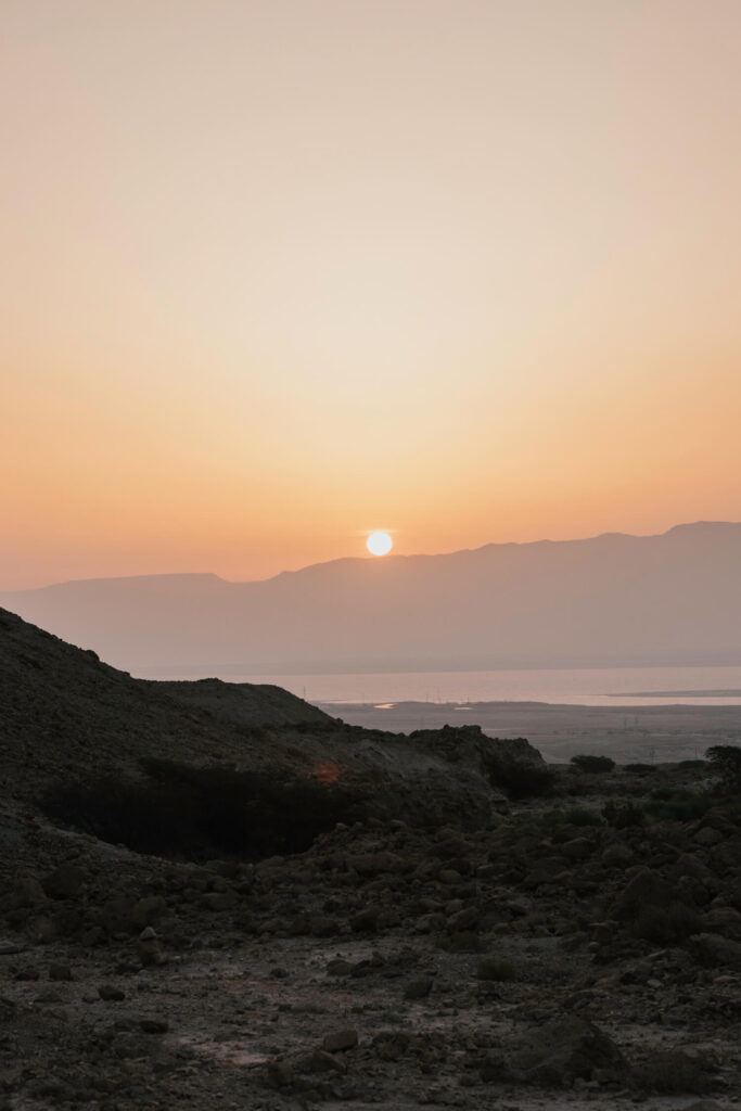 Sunrise over de Israeli desert