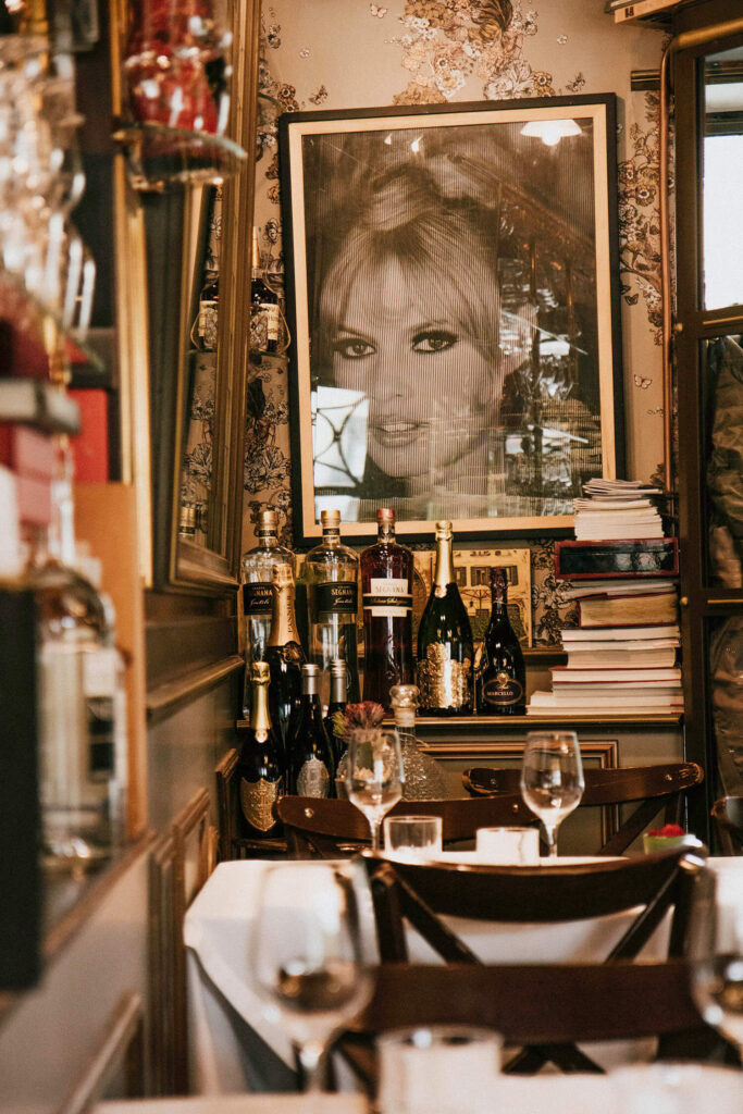 interior of Osteria Ponte Pietra