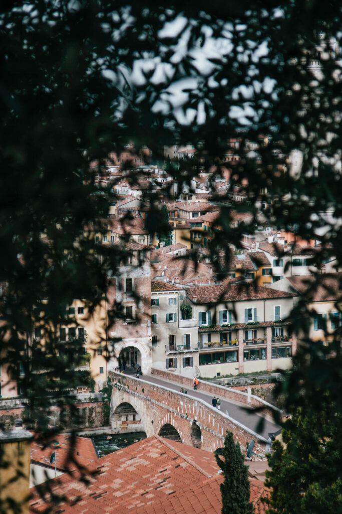Verona free walking tour: Ponte Pietra as seen from Piazzale Castle San Pietro