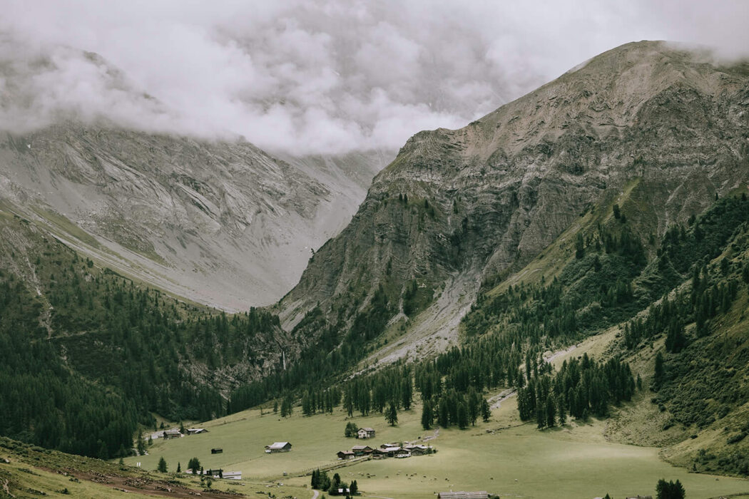 The most beautiful hike in Davos: from Jakobshorn to hidden Sertig Dörfli