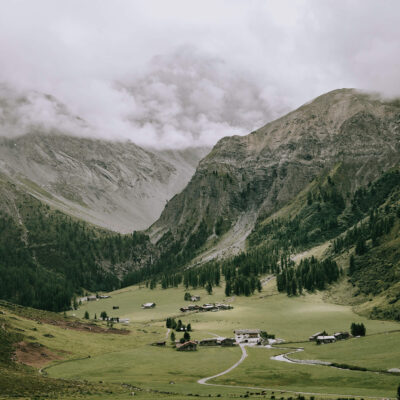The most beautiful hike in Davos: from Jakobshorn to hidden Sertig Dörfli