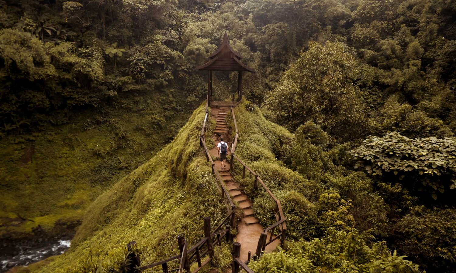 Viewpoint at the Bolaven Plateau motorbike loop: Tad Yuang Waterfall