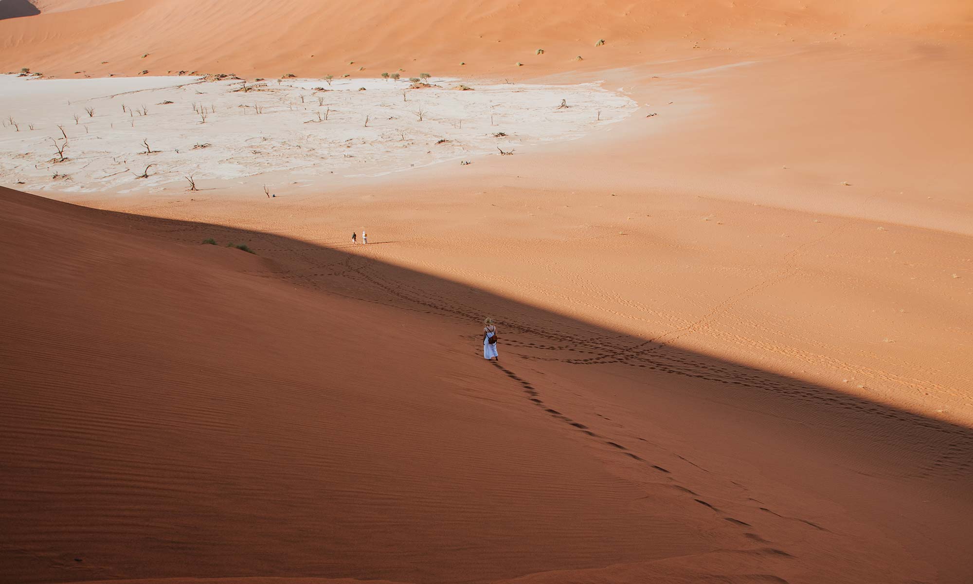 Catching a first glimpse of the ghostly forest of Deadvlei, a perfect Sossusvlei activity.