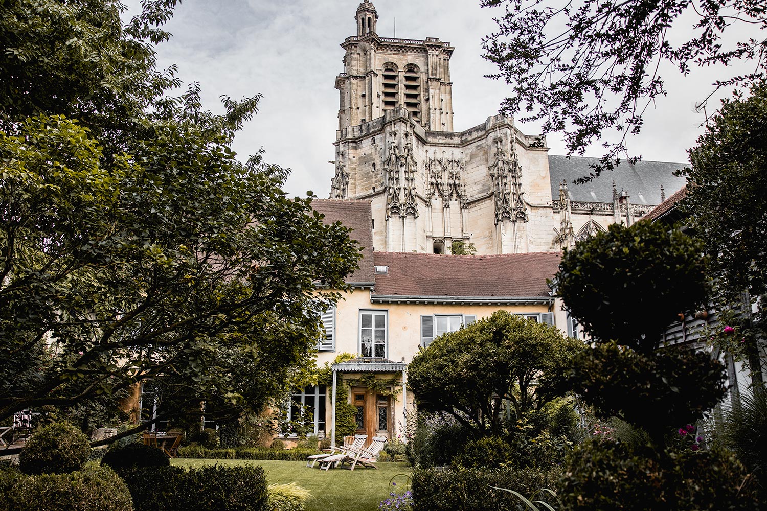 Unique accommodation in Troyes: Le Jardin de la Cathédrale