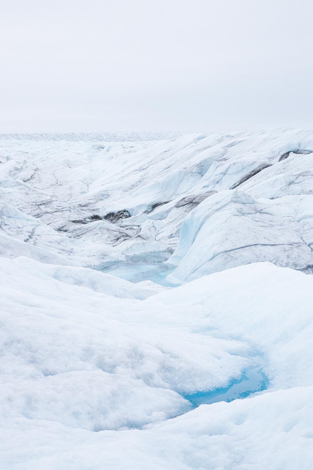 Melting water is abundant on the Greenlandic ice cap during Summer