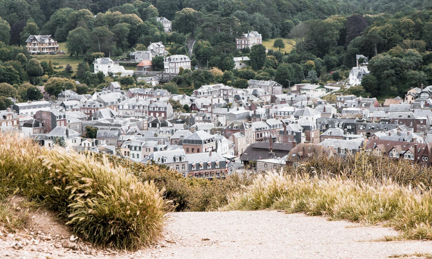 Uitzicht over het mooie Etertat: een perfecte plek voor een mooi weekend in la Douce France