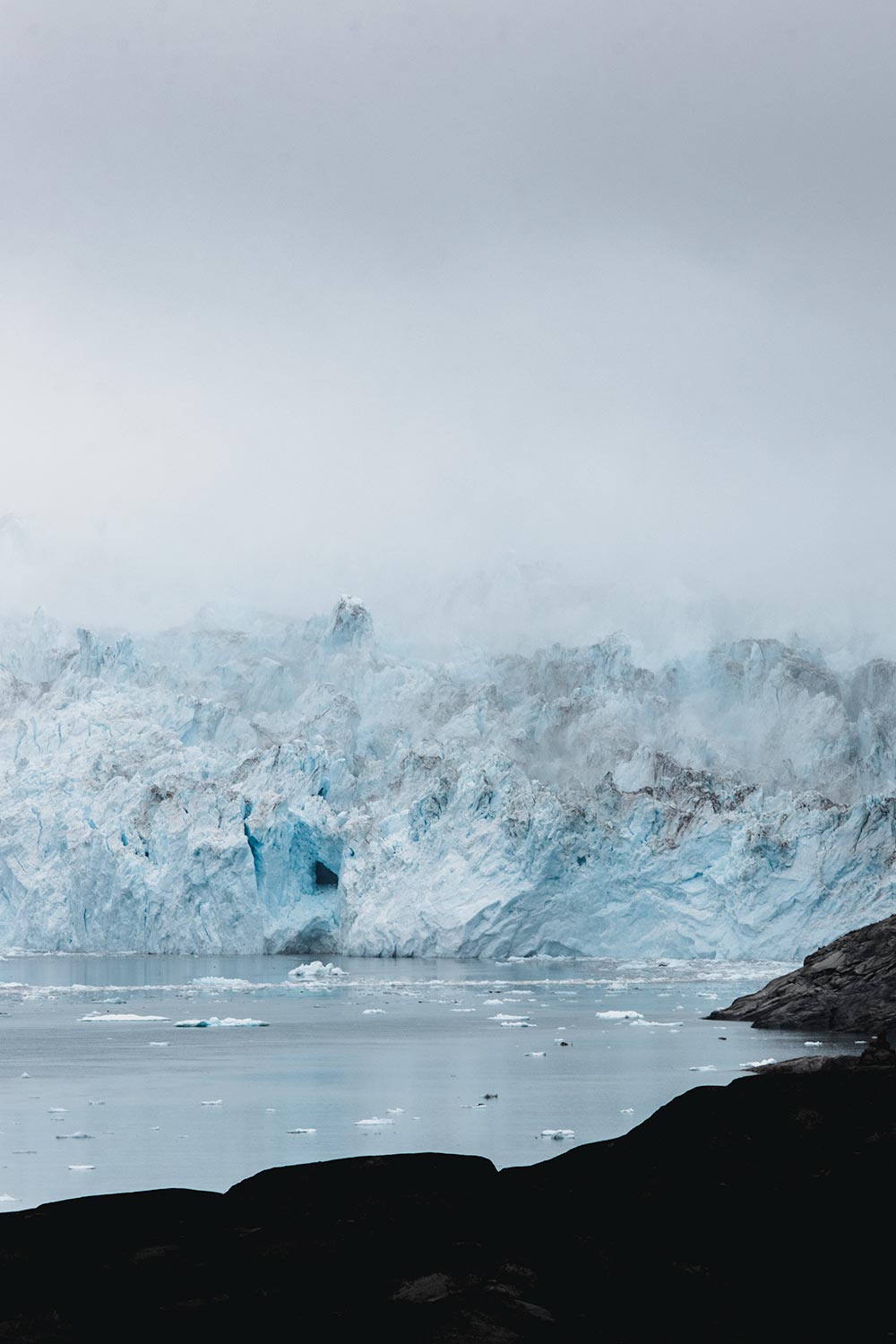 Uitzicht over de Eqi Gletsjer vanaf de morain