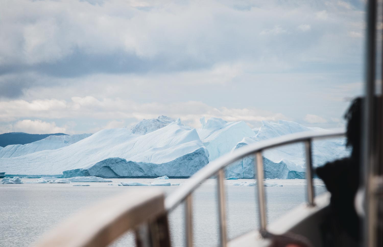 Whale watching boat in Ilulissat's Arctic splendor – Explore Greenland's beauty on a captivating whale tour