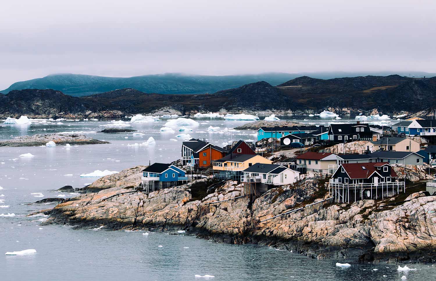 Kleurrijke huisjes in Ilulissat, onze uitvalsbasis tijdens onze Groenland vakantie